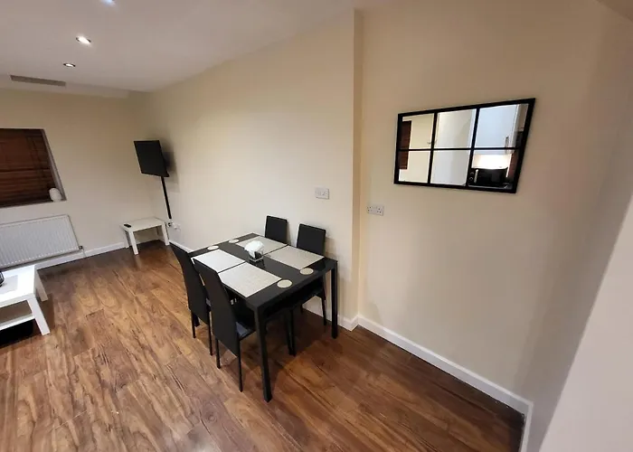Great Apartment Next To Tooting Bec Tube Station!